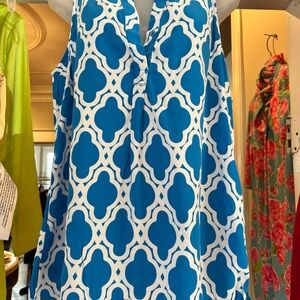 Crown & Ivy Blue and White Sleeveless Patterned Top Size L